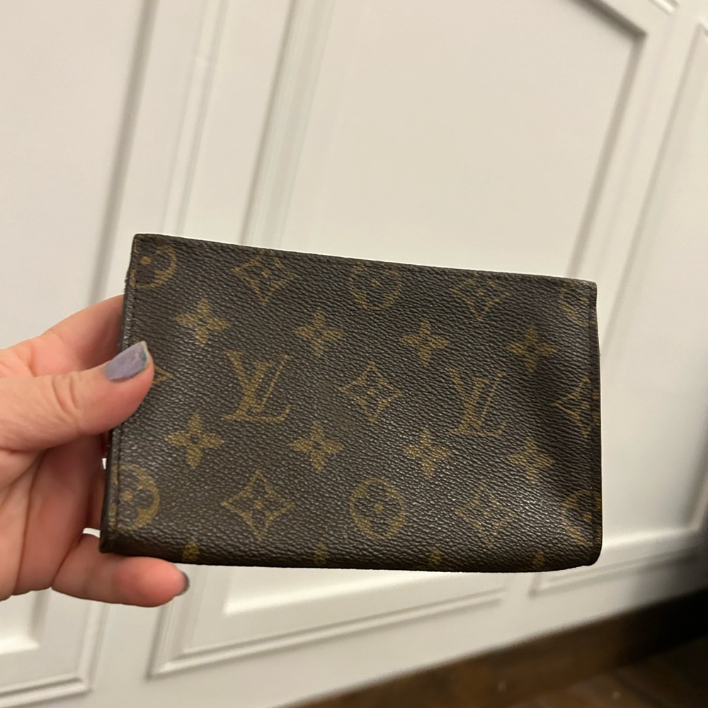 Louis Vuitton Monogram pouch with flaws